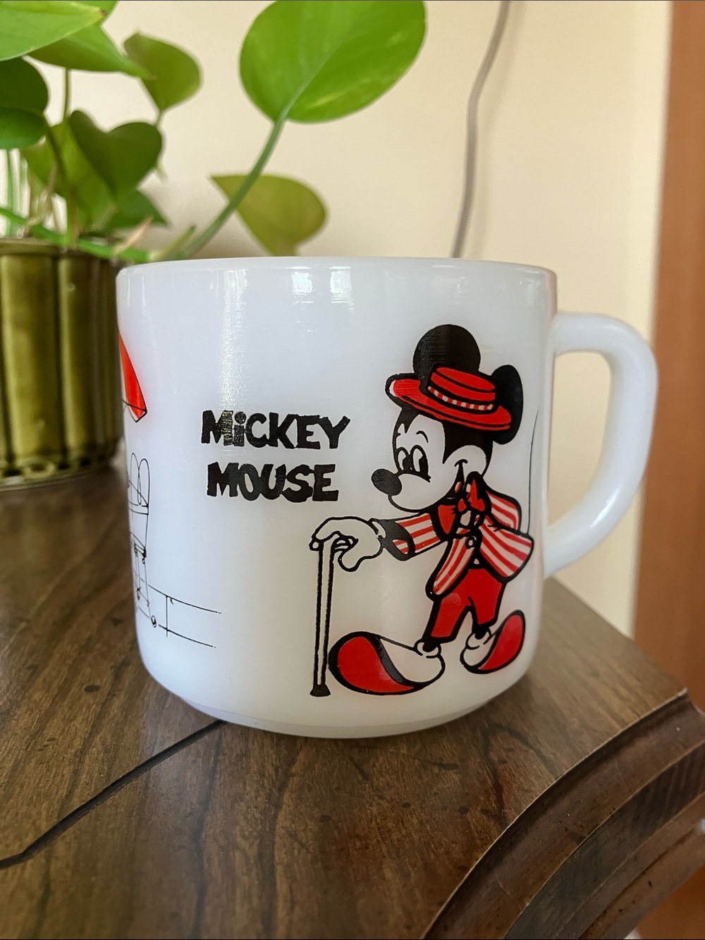 EUC Vintage Micky & Minnie Mouse Fire King milk glass mug